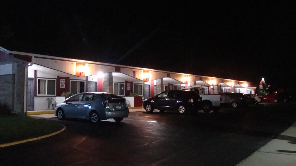 Pinconning Trail Inn Motel Ngoại thất bức ảnh